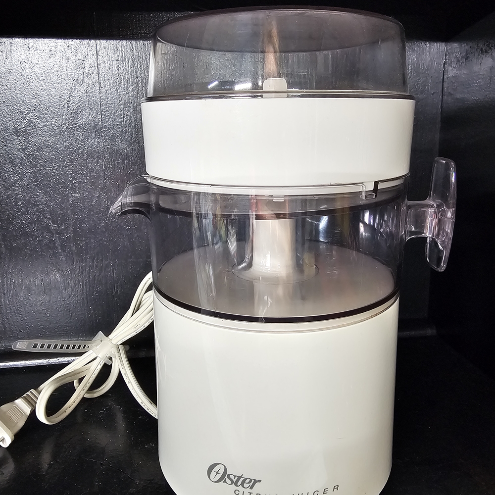 Oster White Juicer